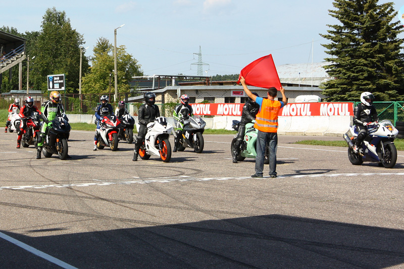 Motošosejas sacensības iesācējiem "Motoaplis Kauss"